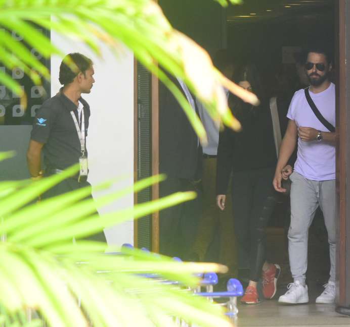 Actress Shruti Haasan and her boyfriend Michael Corsale were spotted leaving Mumbai airport on Tuesday.Â 