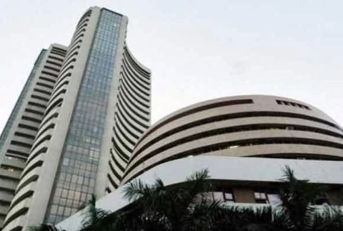 India-US trade tension grips markets, Sensex tanks by 490